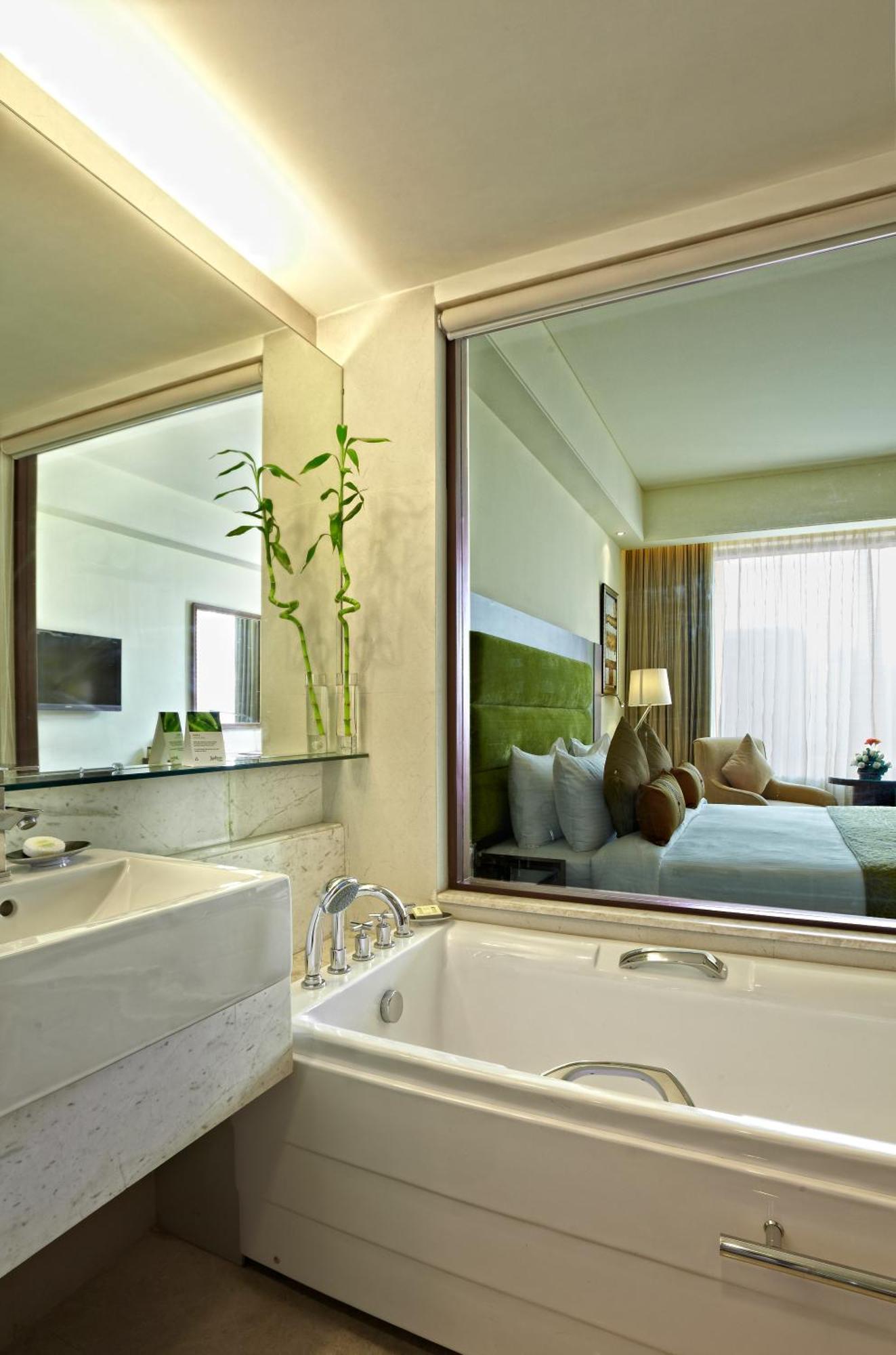 Radisson Blu Hotel Rudrapur Экстерьер фото
