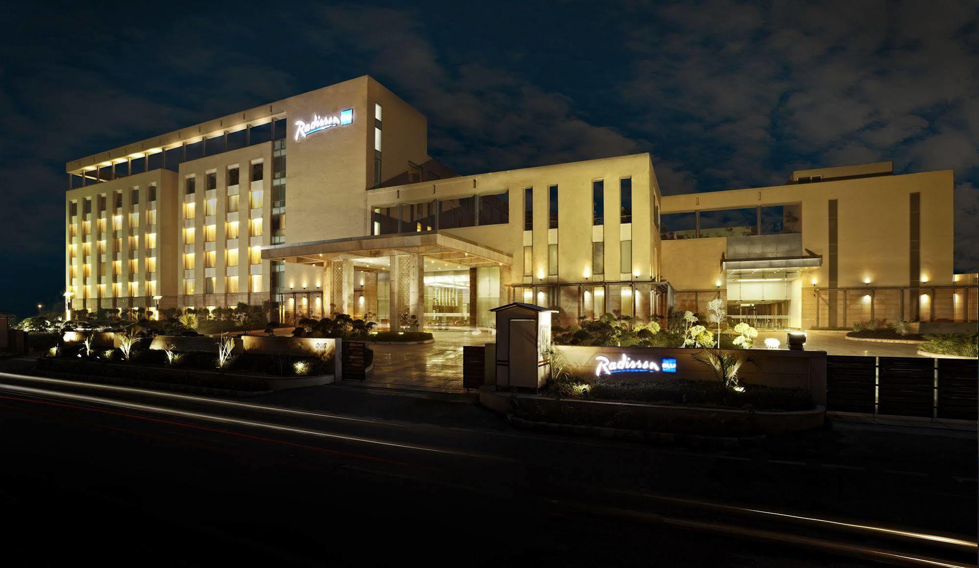 Radisson Blu Hotel Rudrapur Экстерьер фото